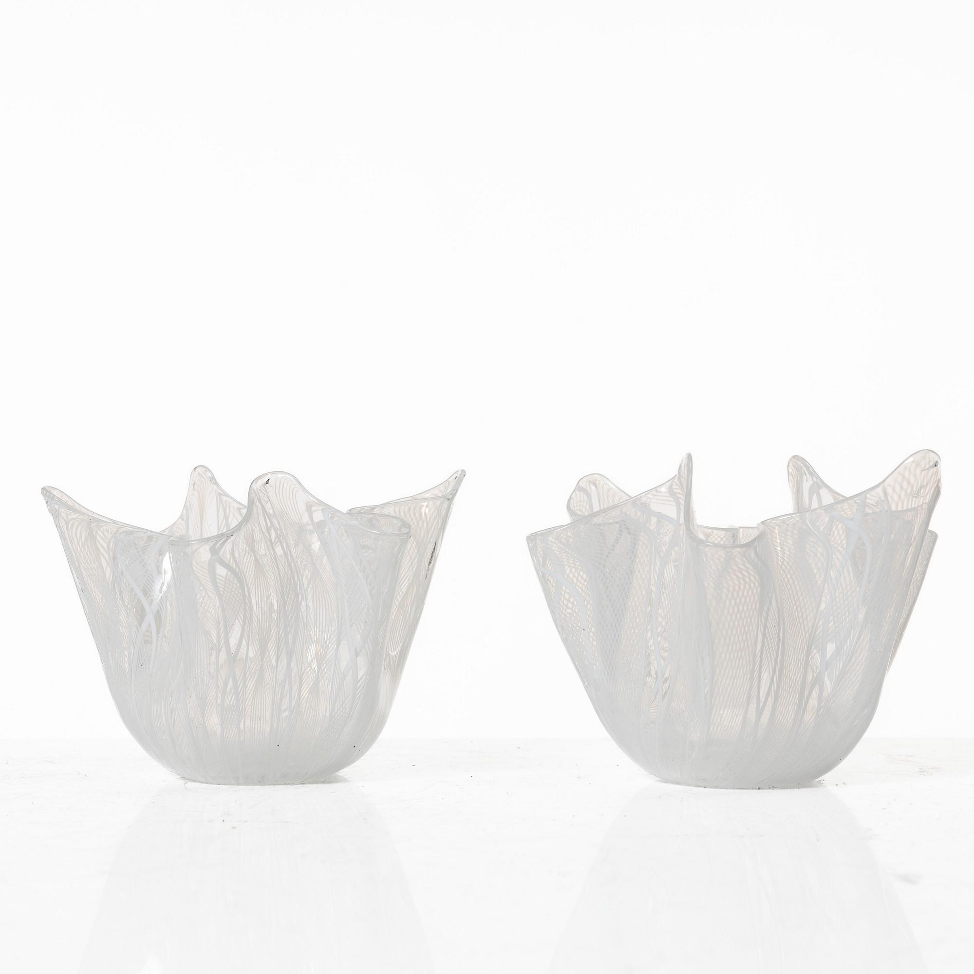 Venini, Fulvio Bianconi & Paolo Venini, skålar, ett par, "Fazzoletto", Murano, Italien, 1900-talets mitt.