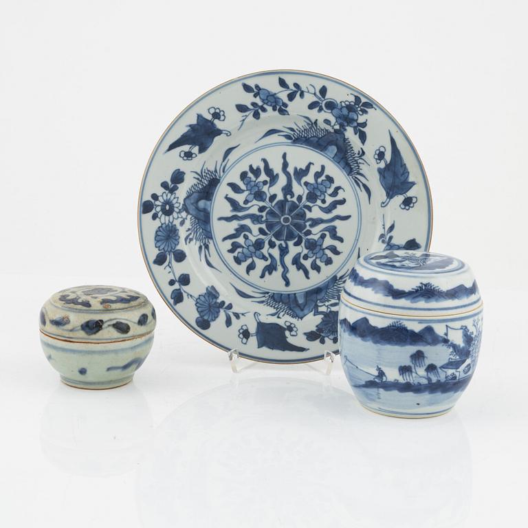 Two blue and white jars with covers and a plate, Qing dynasty, 18th century.