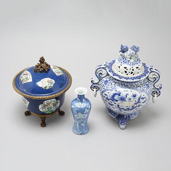To censers and a vase, Chinese and Japanese, 19/20th Century.
