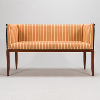 Eliel Saarinen, soffa, "Saarinen house Settee" för Adelta 1900-talets slut.