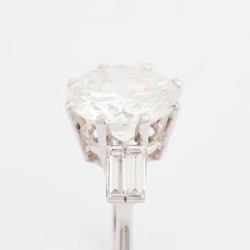 Ring 14K vitguld med en rund briljantslipad diamant vikt ca 5.25 ct kvalitet ca F/G vvs.