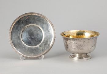 SÅSSKÅL MED FAT, silver, Adolf Zethelius resp Joachim Flodin, Stockholm 1820. Totalvikt 420 gram.