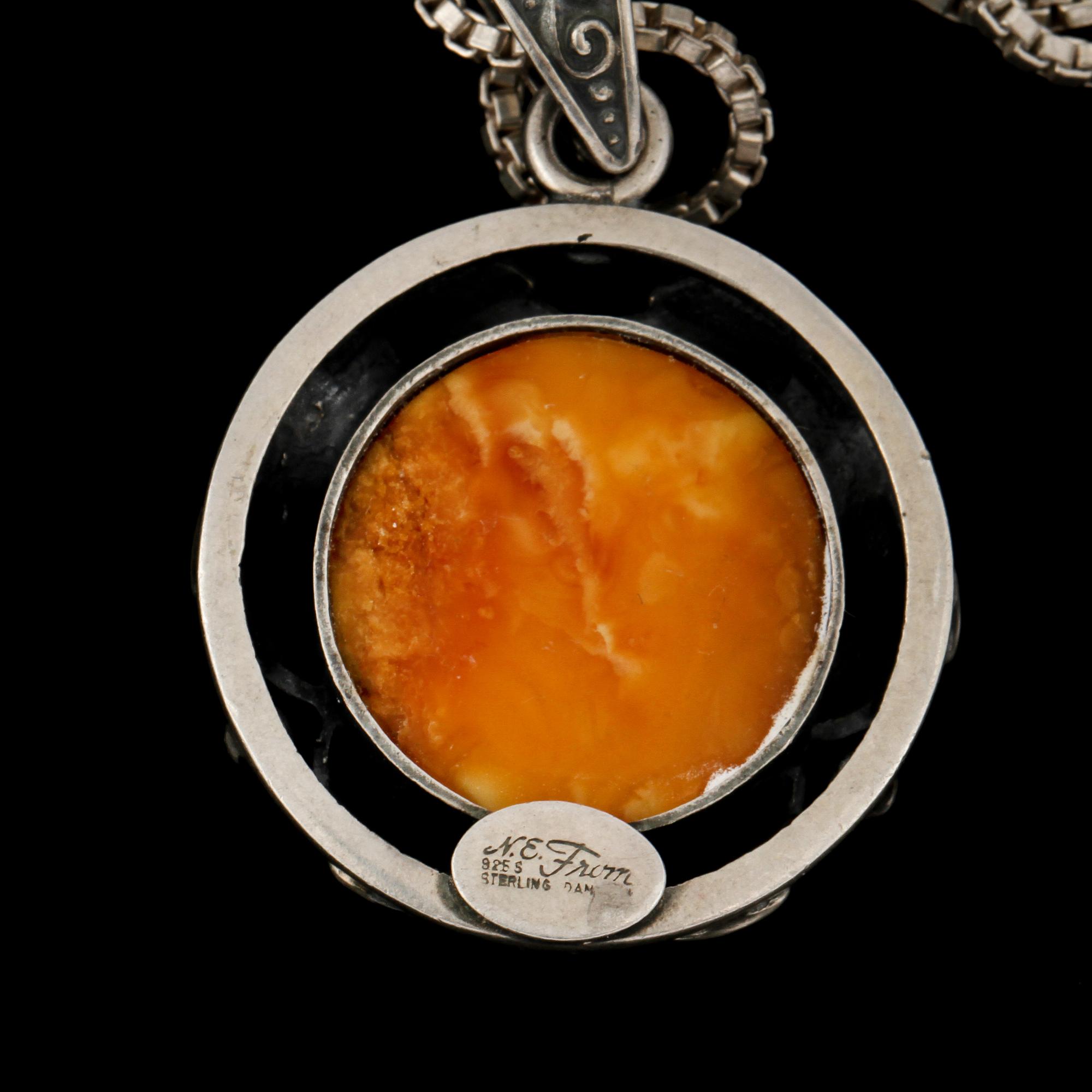 PARTI SMYCKEN, 3 delar, sterlingsilver samt bärnsten, Nils Erik From, Danmark, 1900-talets tredje kvartal. Tot vikt 18g.