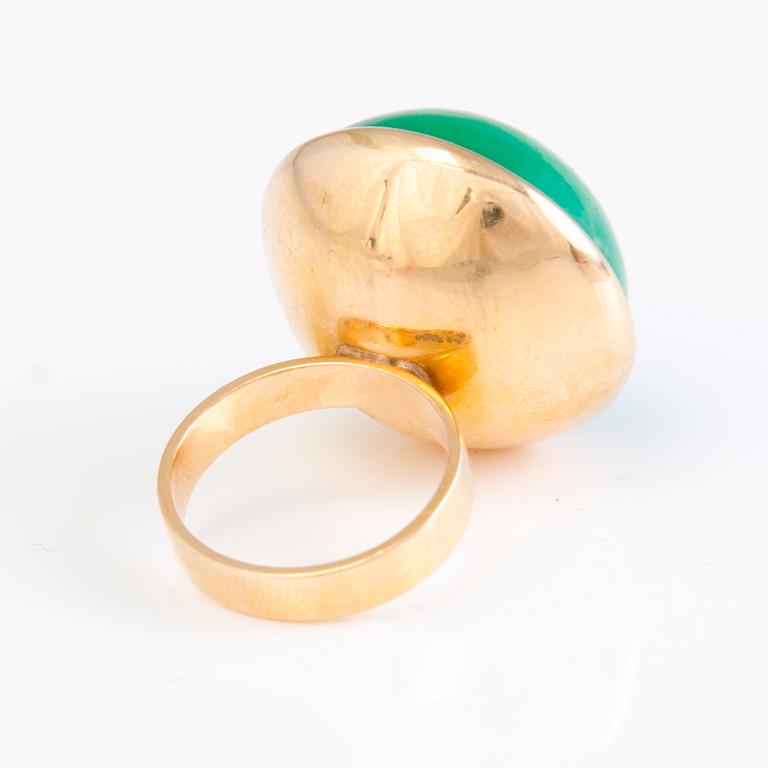 MIRJAM SALMINEN, sormus, 14K kultaa, krysopraasi. Helsinki, Suomi 1967.