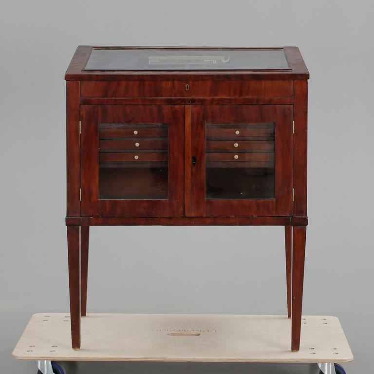 MONTERBORD, sengustaviansk stil, 1800-talets slut.