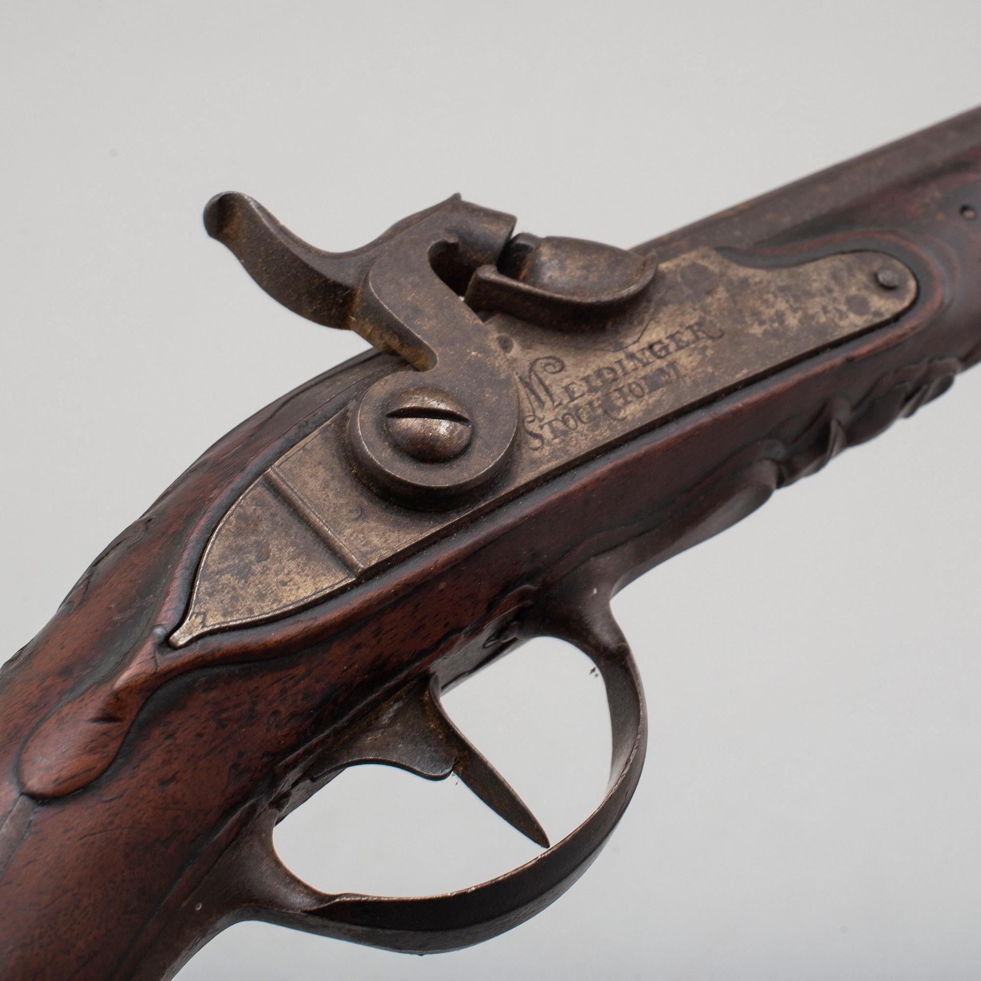 JOHAN FRANZ MEIDINGER, (mästare i Stockholm 1750-1769) slaglåspistoler ett par, signerade.