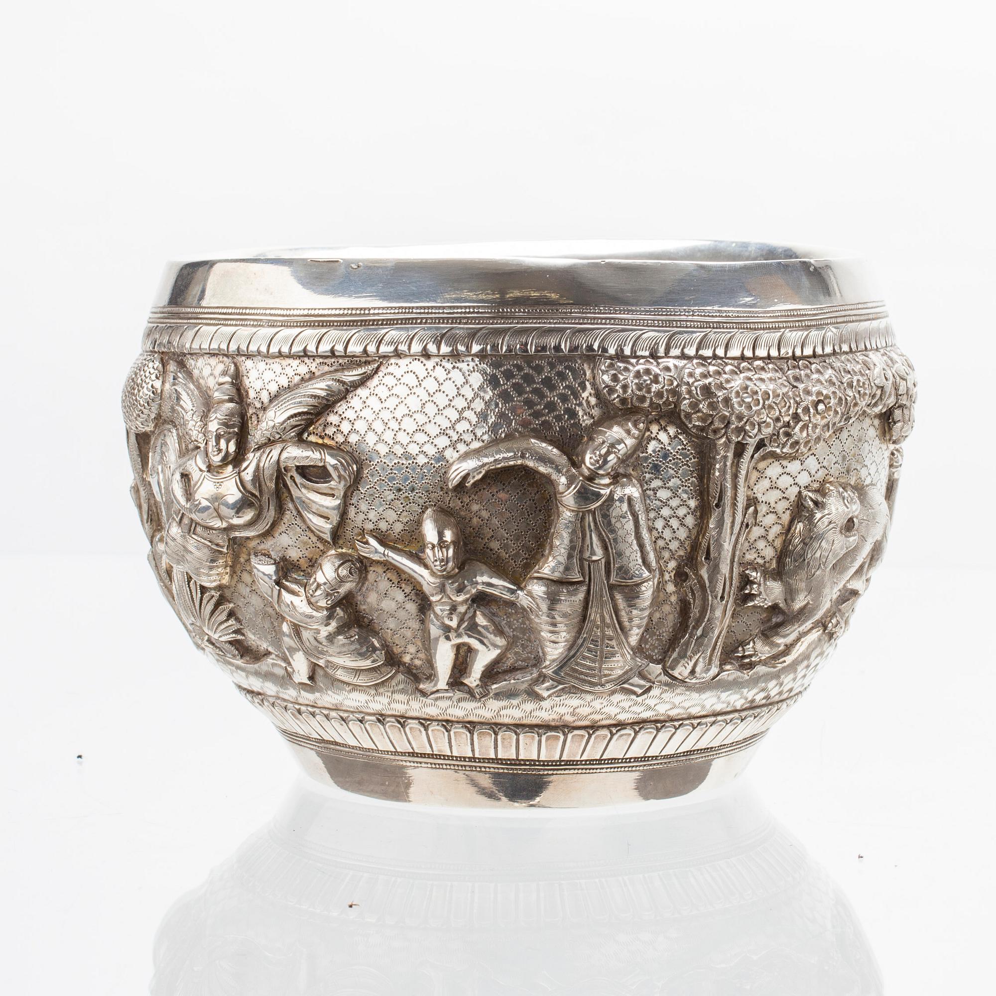SKÅL, ostämplad silver, troligen Indien 1900-tal. Tot. vikt ca 613,9 cm.