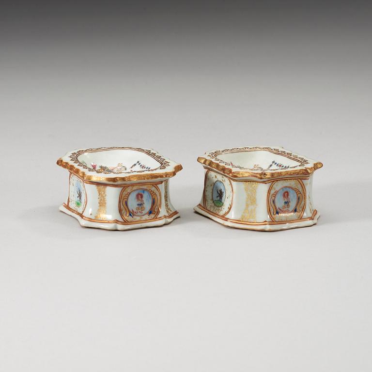 A pair of famille rose armorial salts, Qing dynasty, Qianlong (1736-95).
