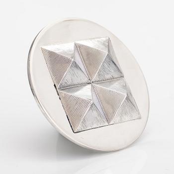 Kaija Aarikka, Brosch, sterlingsilver, numrerad 5/8. Alpo Jääskeläinen, Helsingfors 1972.