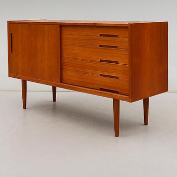 SIDEBOARD, "Lyon", Nils Jonsson, Troeds, 1900-talets andra hälft.