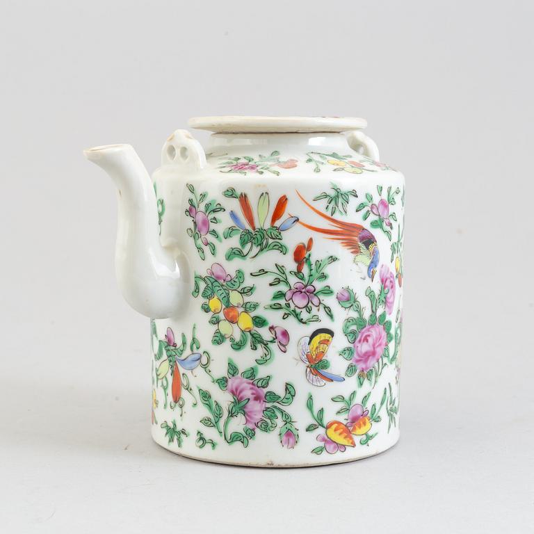 Two teapots with cover, Qing dynasty, late 19th century.