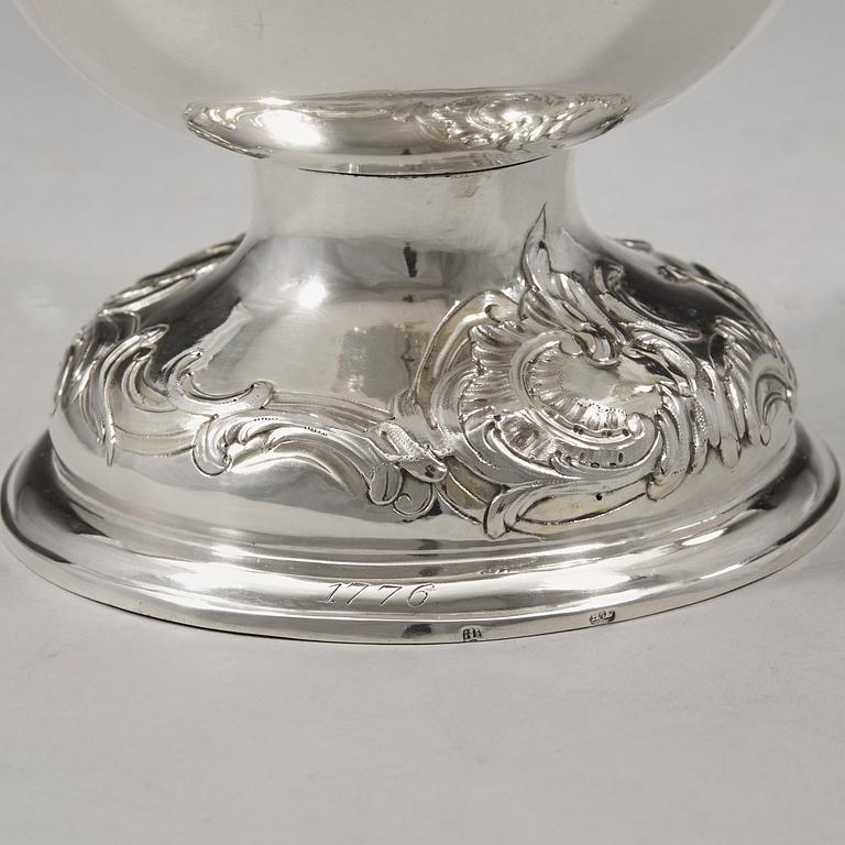 VINKANNA, av David Thomas Hell, Hamburg (verksam 1772-1008). Rokoko.