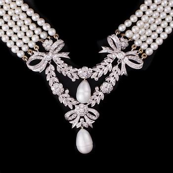 PÄRLCOLLIER, sexradigt, med 18K vitguld, briljantslipade diamanter.