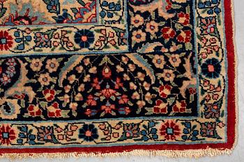 Matto, semi-antique Tabriz, ca 353 x 241 - 245 cm.