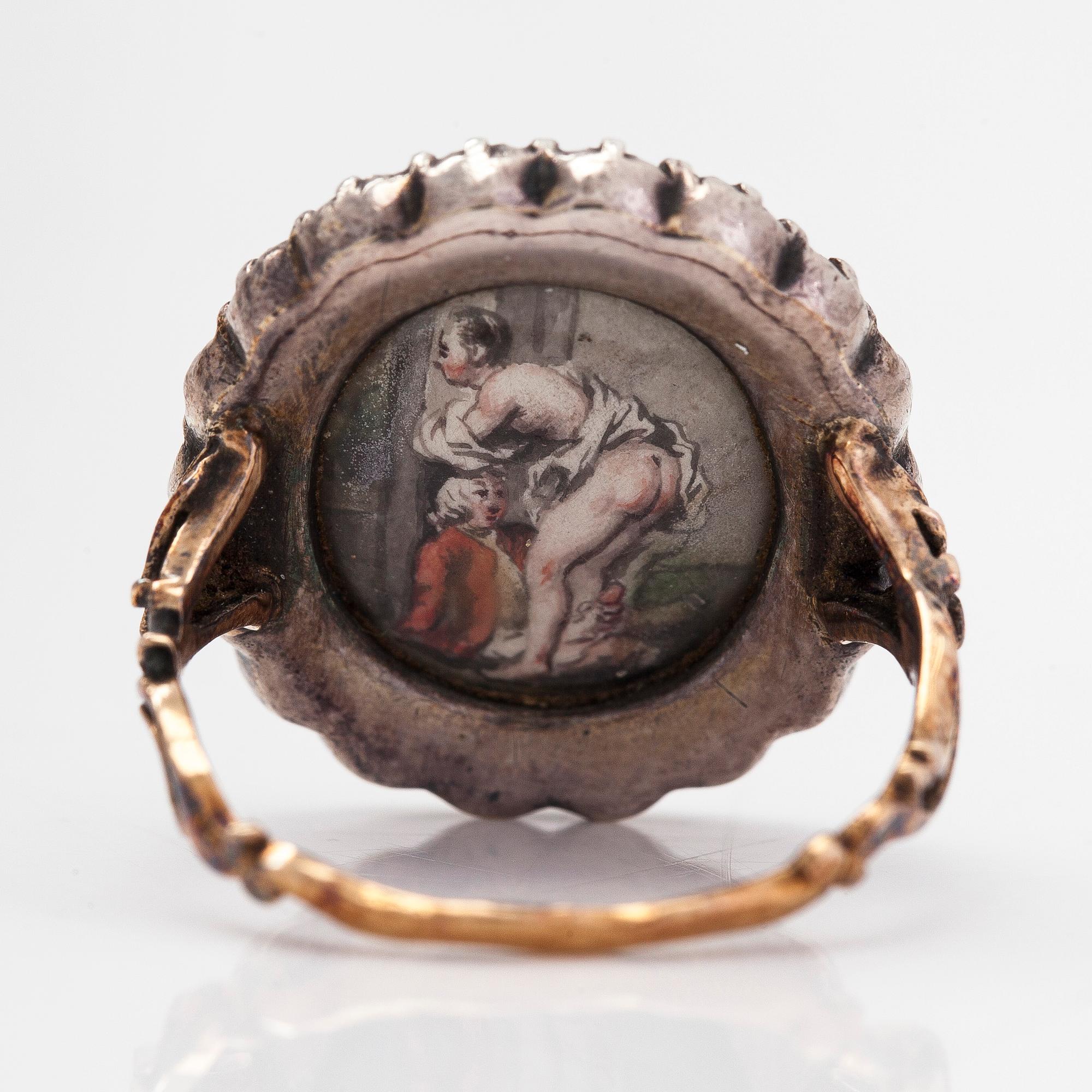 Ring, ca 17K guld, silver och gammalslipade vita topaser med porträtt av dam, 1700-tal.