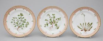 ASSIETTER, 6 stycken, porslin, "Flora Danica", Royal Copenhagen, 1900-talets första hälft.