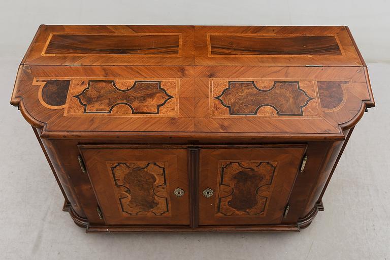 SKÄNK / SKRIVPULPET, barock, 1700-talets mitt.