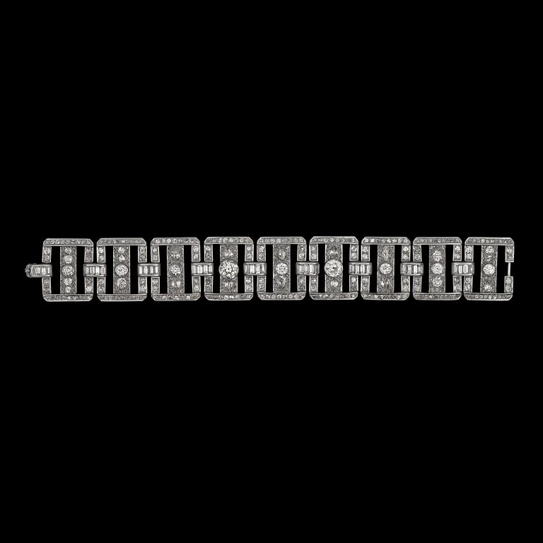 A diamond app. tot. 16.00 cts bracelet. Art Deco, ca 1910.