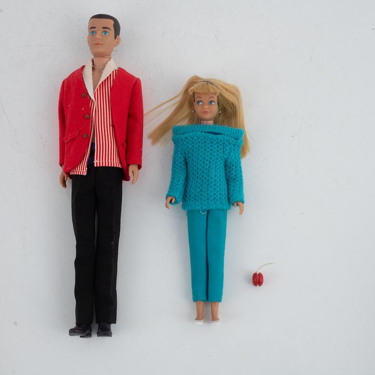 Barbie, 4 dockor samt garderob med kläder och tillbehör, Mattel, 1960-tal.