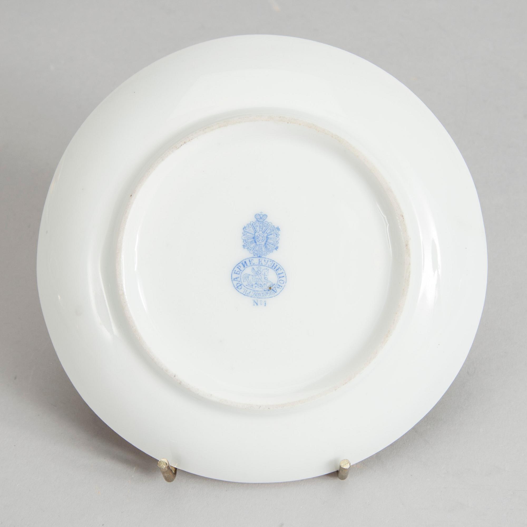 TEKOPPAR med FAT, 5 st, porslin, Kuznetsov, Ryssland 1890-1913.
