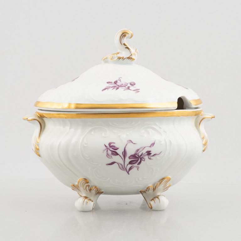 A 61-piece porcelain dinner service, Royal Copenhagen, Denmark, early 20th century.