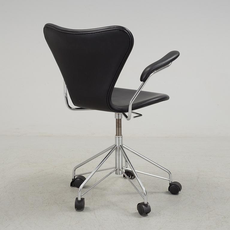 Office swivel chair from the 7 series by Arne Jacobsen for Fritz Hansen, Denmark, 2000.
