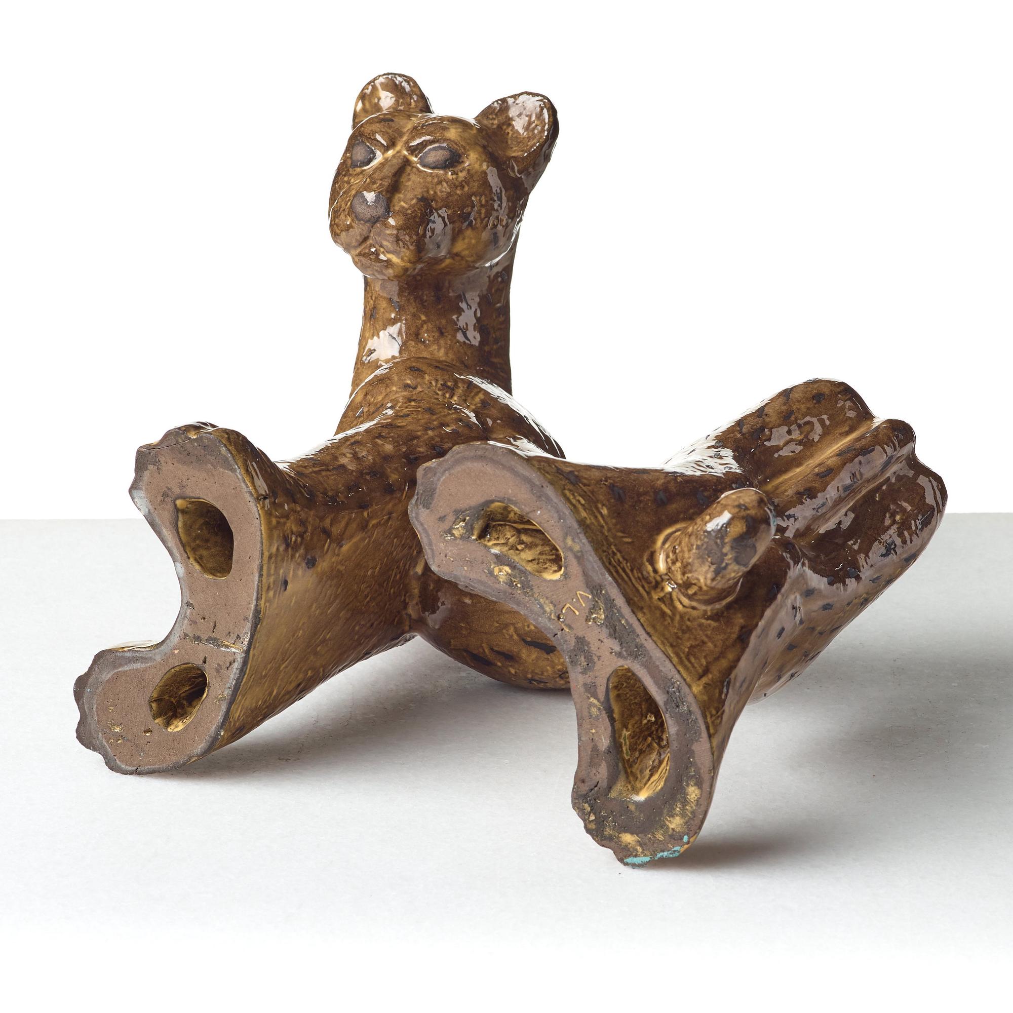 Vicke Lindstrand, skulptur, gepard, modell 3003, Upsala-Ekeby ca 1949.