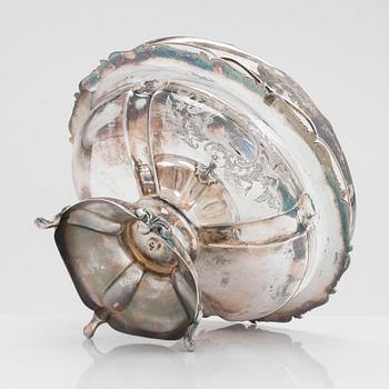 A parcel-gilt footed sweetmeat basket, Auran Kultaseppä oy, Turku 1948.