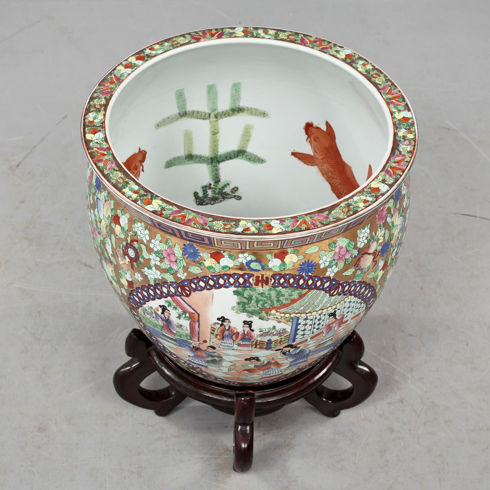 FISKBASSÄNG, porslin, Kanton, 2000-tal.