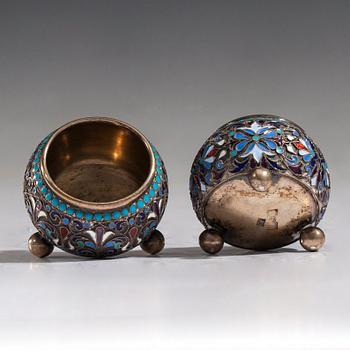 CLOISONNÉ SALTKAR, ETT PAR.