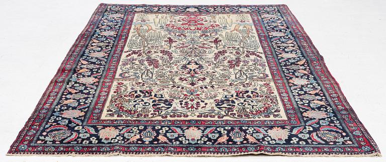 An antique Isfahan rug, ca 235 x 145 cm.