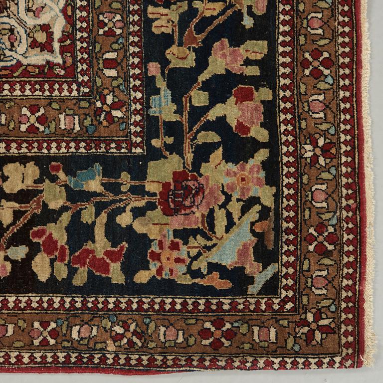 A RUG. An antique Esfahan. 212 x 141 cm.