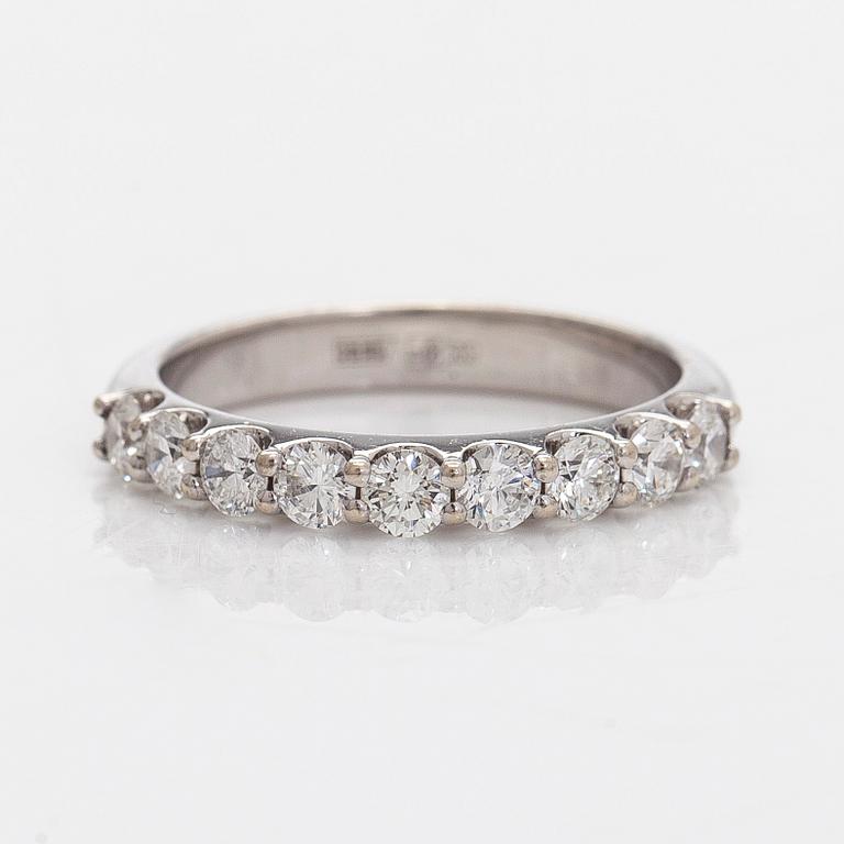 Ring, briljantslipade diamanter, 14K vitguld.