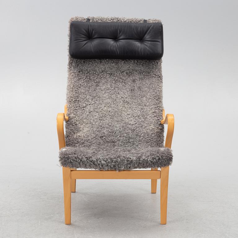 Bruno Mathsson, Armchair with footstool, "Miranda", Bruno Mathsson International, Värnamo, 2001.