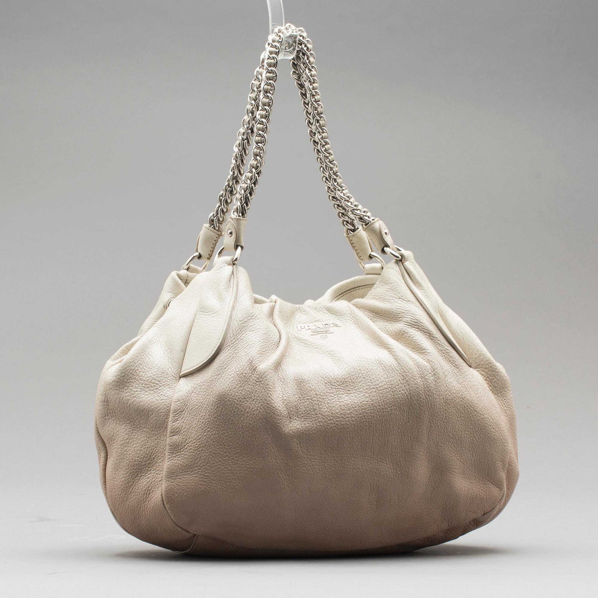 VÄSKA, "Cervo Lux Chain", Prada.
