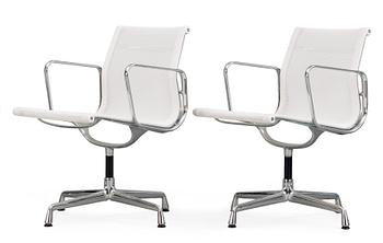 116. CHARLES & RAY EAMES, karmstolar, "Aluminium Group, EA 107", ett par, Vitra.