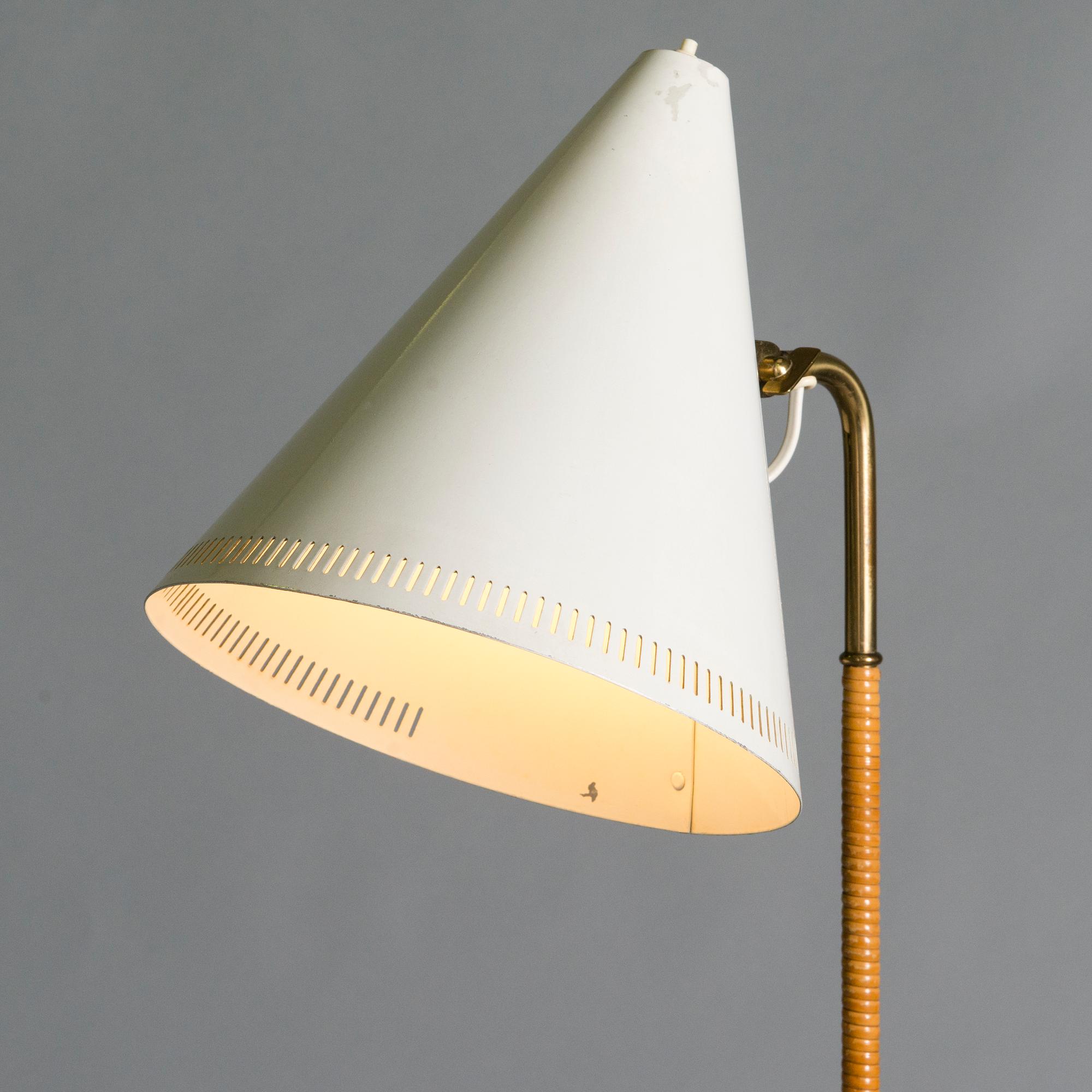 Paavo Tynell, GOLVLAMPA, modell K10-10, Idman, 1900-talets mitt.