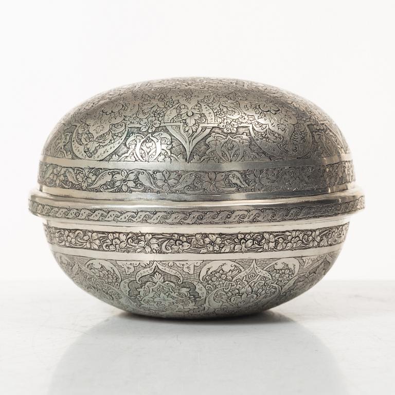 A mid 2oth century Persian silver box, mid-20th century. Total weight 189 grams.