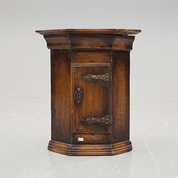 VÄGGSKÅP, allmoge, 17/1800-tal.