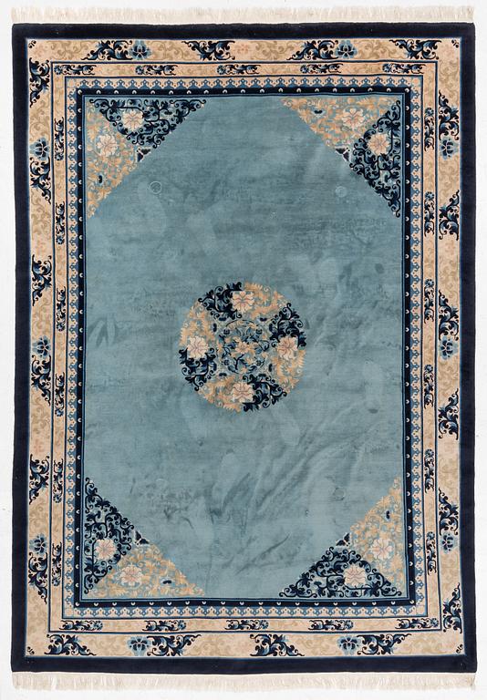 Matta, Kina, antique finish, ca 350 x 250 cm.