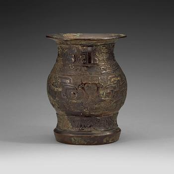 140. A archaistic bronze vase, Ming dynasty or older.