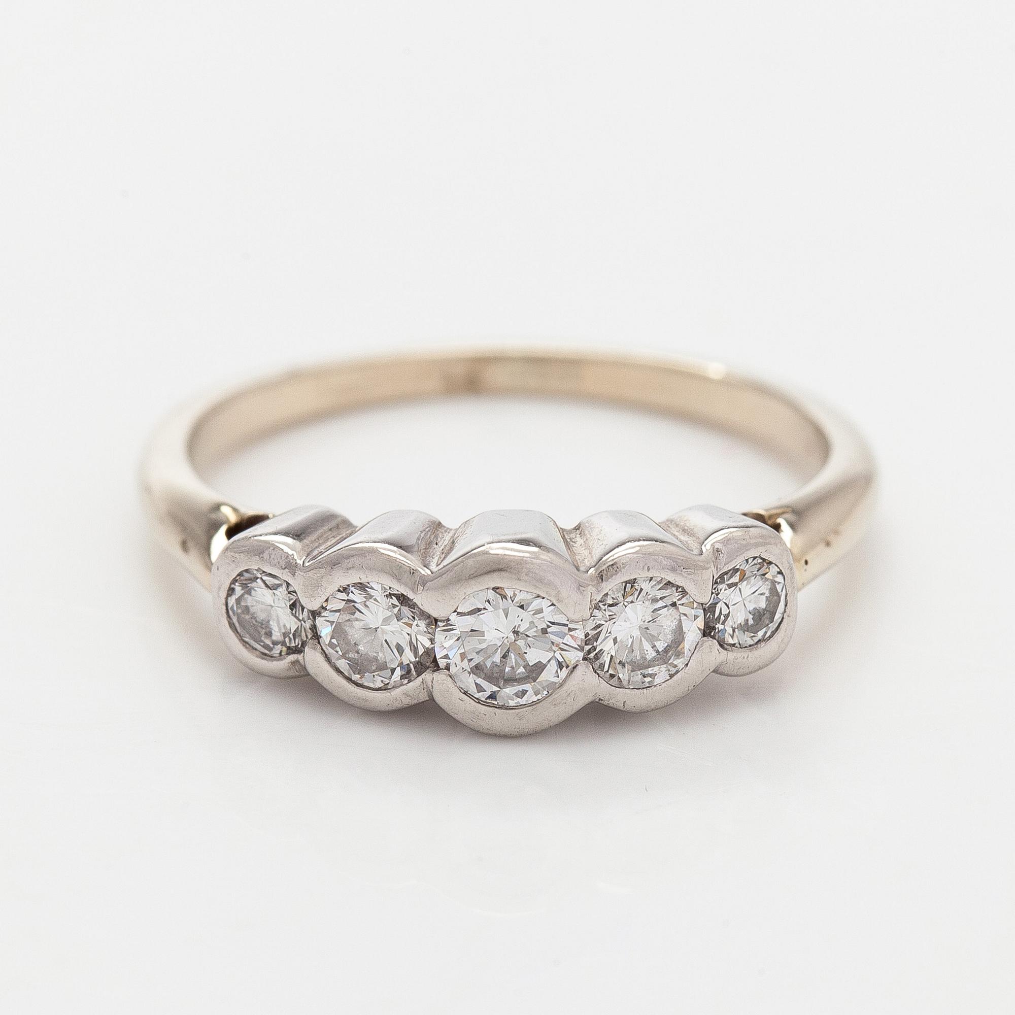 Ring, brilliant cut diamonds, 14K white gold.