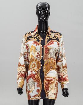 JACKA samt BLUS. Salvatore Ferragamo.