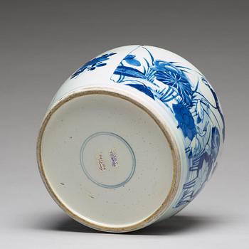 A blue and white jar, Qing dynasty, Kangxi (1662-1722).