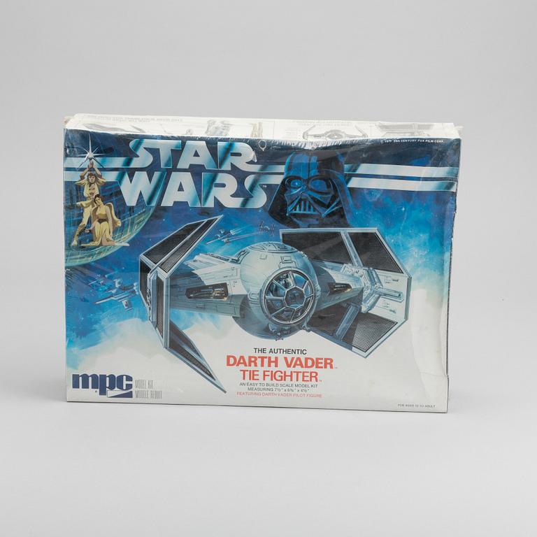 STAR WARS,two  authentic scale model kit, Darth Vader Tie Fighter och Luke Skywalker X-ving Fighther, 1977.