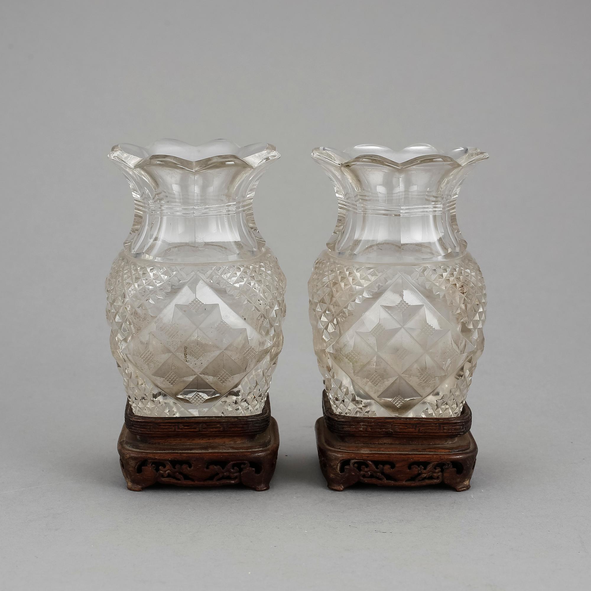 VASER, ett par, glas. Kina för europeisk marknad. 1900-tal.