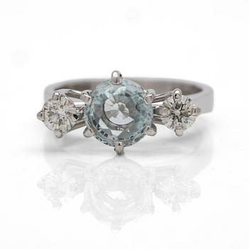 18K white gold ring with aquamarine and diamonds.