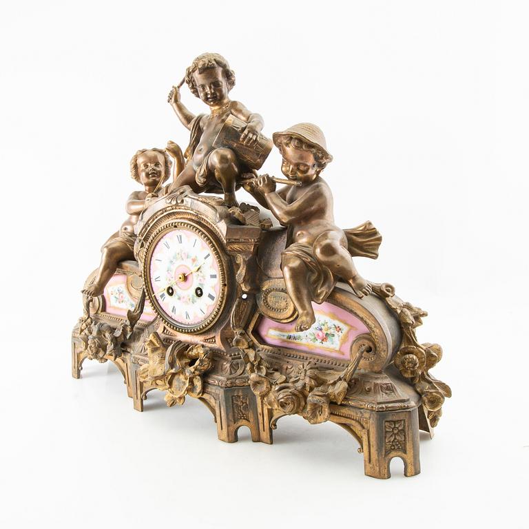 Table pendulum Louis XV style circa 1900.