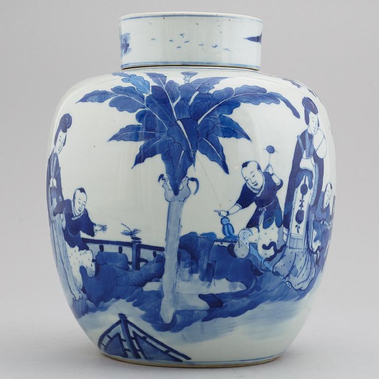 A large blue and white jar, Qing dynasty, 19th Century.