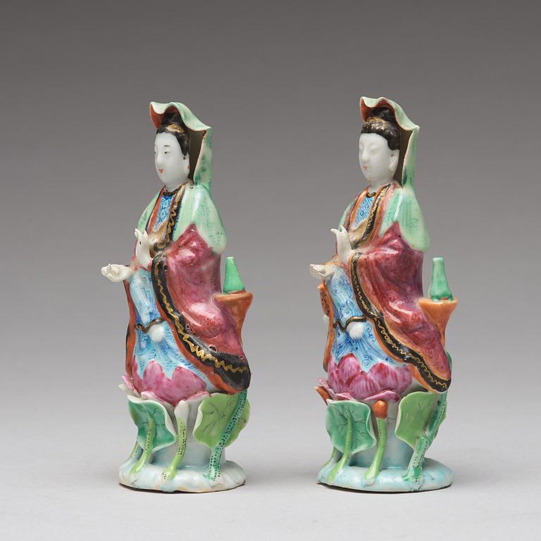A pair of famille rose figures of Guanyin, Qing dynasty, 19th century.